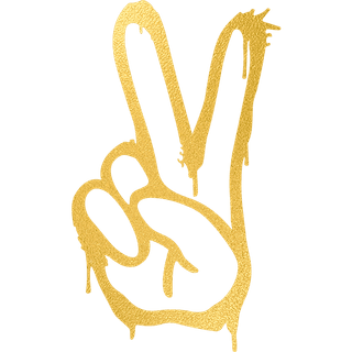 Zu sehen ist eine in gelb handgemalte Hand, die das Victory Zeichen zeigt.