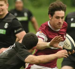 Das Bild zeigt eine Szene aus einem Rugbyspiel der Herrenmannschaft vom RSV Köln, den Partnern von Physiosport Köln.