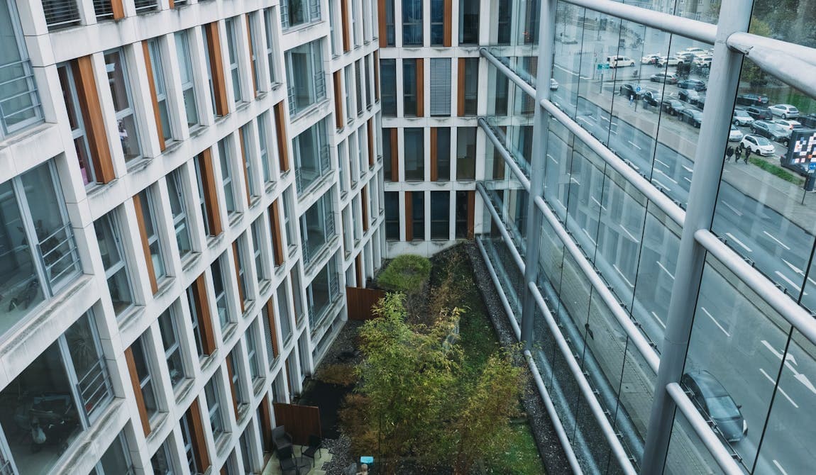 Zu sehen ist die Fassade des Standortes Deutz von Physiosport Köln.