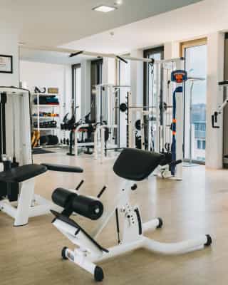 Einblick in einen kleineren Trainingsraum bei PhysioSport Köln, Standort Deutz.