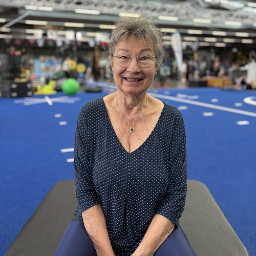 Zu sehen ist Giesela, eine zufriedene Patientin von PhysioSport Köln.