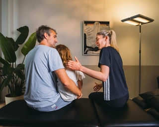 Osteopathie bei Kindern und Säuglingen in Köln mit Elternbegleitung bei PhysioSport Köln